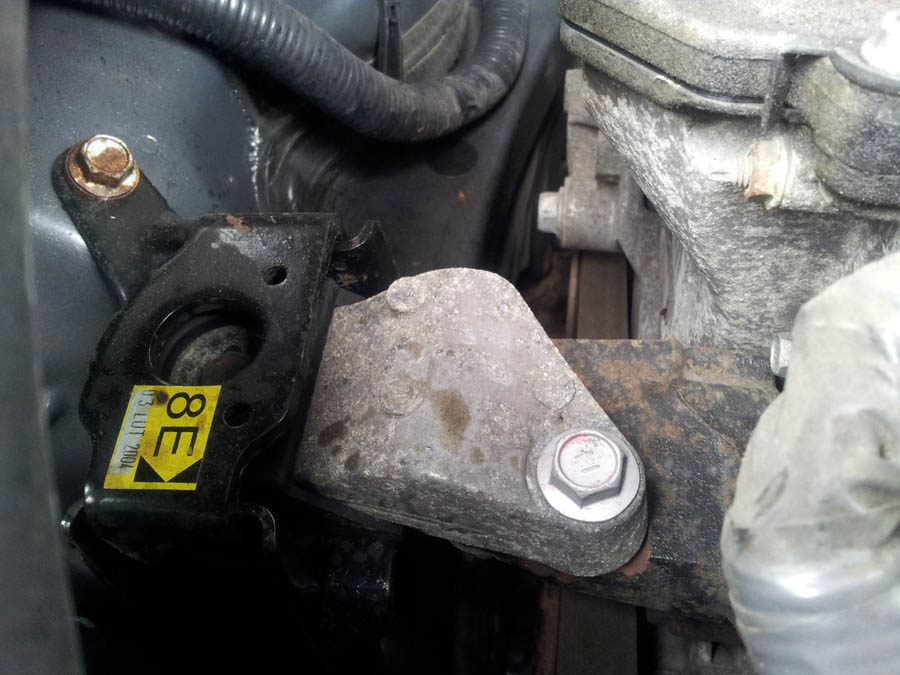 Toyota Avensis T3-X engine-mount